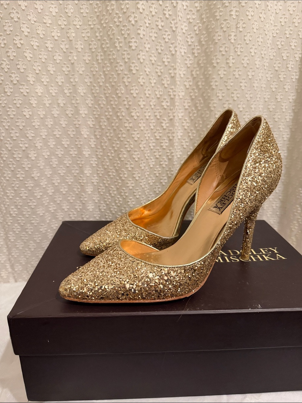 Size 6.5 Badgley Mischka Gold Glitter d’Orsay Pointed-Toe Stiletto Pumps - Women